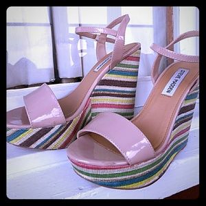 Steve Madden nude patent leather wedges